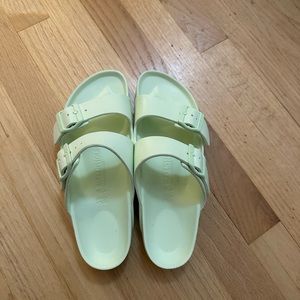 New Arizona Essentials EVA Faded Lime color size 39